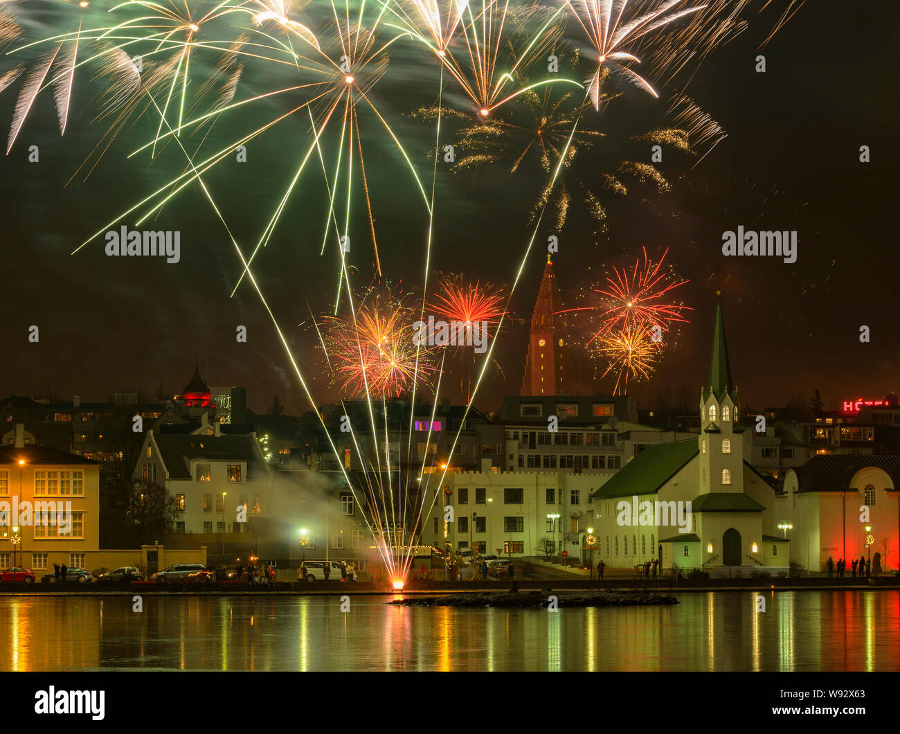 Il veglione di Capodanno celebrazioni. Reykjavik, Islanda. Dicembre 2018 Foto Stock