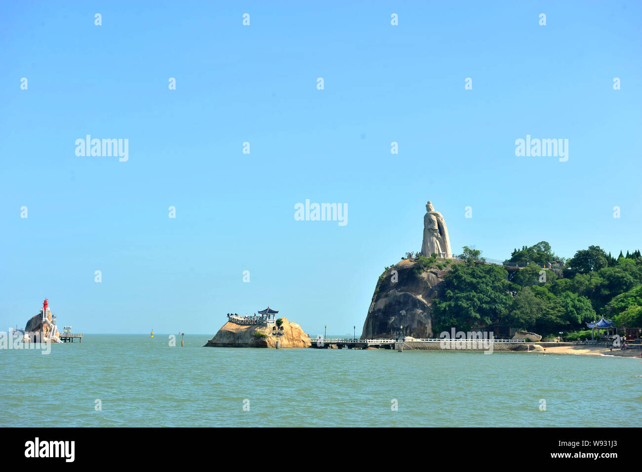 Vista la grande statua di Koxinga, un ammiraglio e comandante delle truppe verso la fine della dinastia Ming, sull Isola di Gulangyu in Xiamen, sudest Chinas Fujia Foto Stock