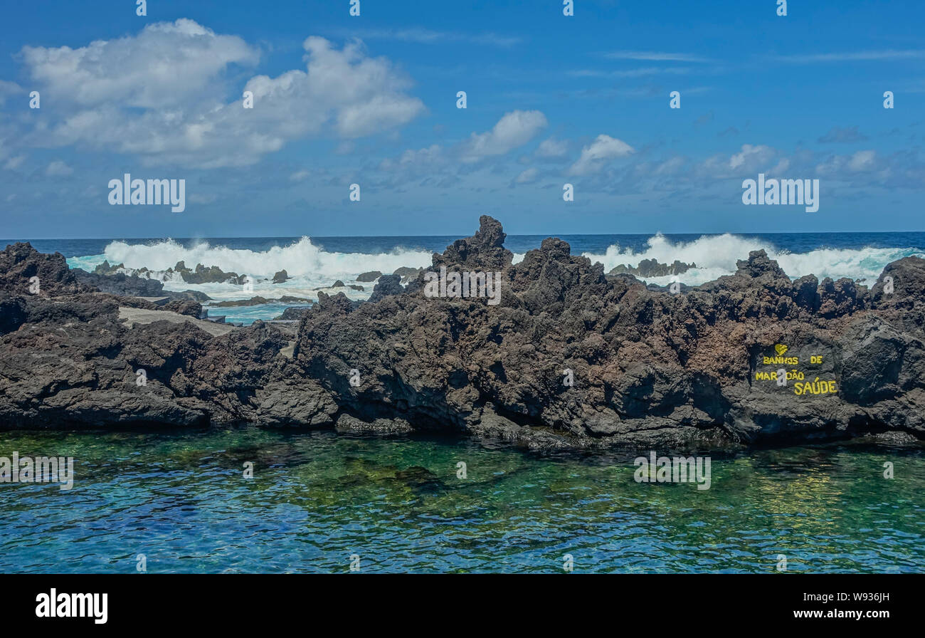 L'isola di Terceira, Azzorre, Portogallo - 5 Maggio 2016: vista di una piscina naturale nella città di Biscoitos, sull'isola di Terceira Foto Stock