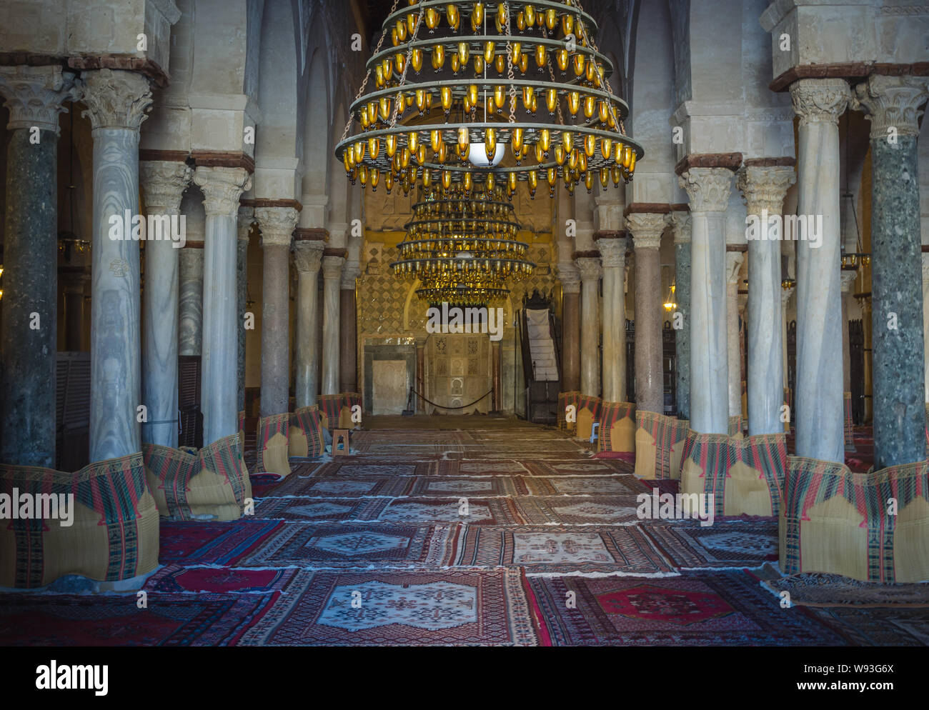 Gli interni della grande moschea di Kairouan o moschea di Uqba, situato nel Patrimonio Mondiale UNESCO città di Kairouan, Tunisia Foto Stock