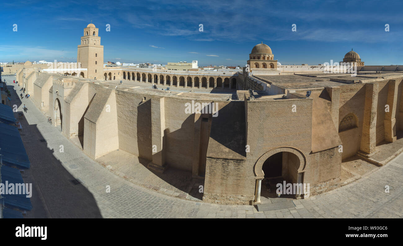 Panorama della Grande Moschea di Kairouan noto anche come la Moschea di Uqba, situato nel Patrimonio Mondiale UNESCO città di Kairouan, Tunisia. Foto Stock