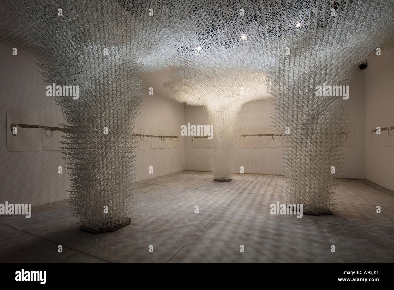 Struttura 3D - illuminato da sopra e incandescente. Il Cloud Pergola alla Biennale di Venezia 2018, Venezia, Italia. Architetto: Ai costruire , 2018. Foto Stock