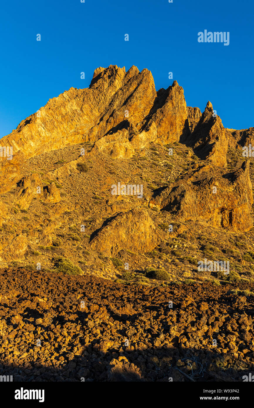 In tarda serata la luce sulle formazioni rocciose in Las Canadas del Teide Tenerife, Isole Canarie, Spagna Foto Stock