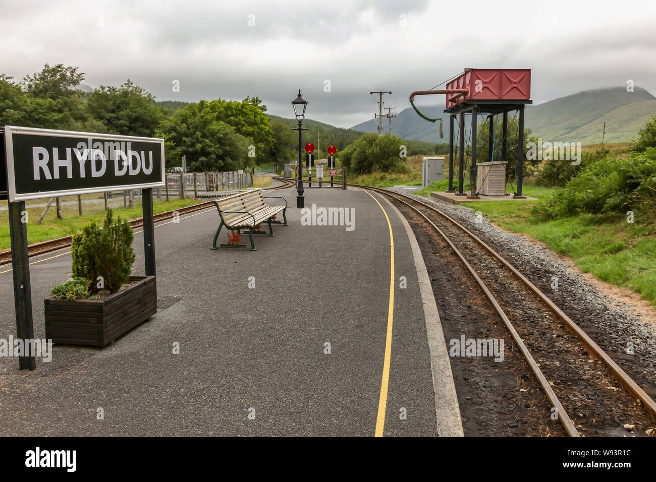 Rhyd Ddu piattaforma della stazione e firmare Foto Stock