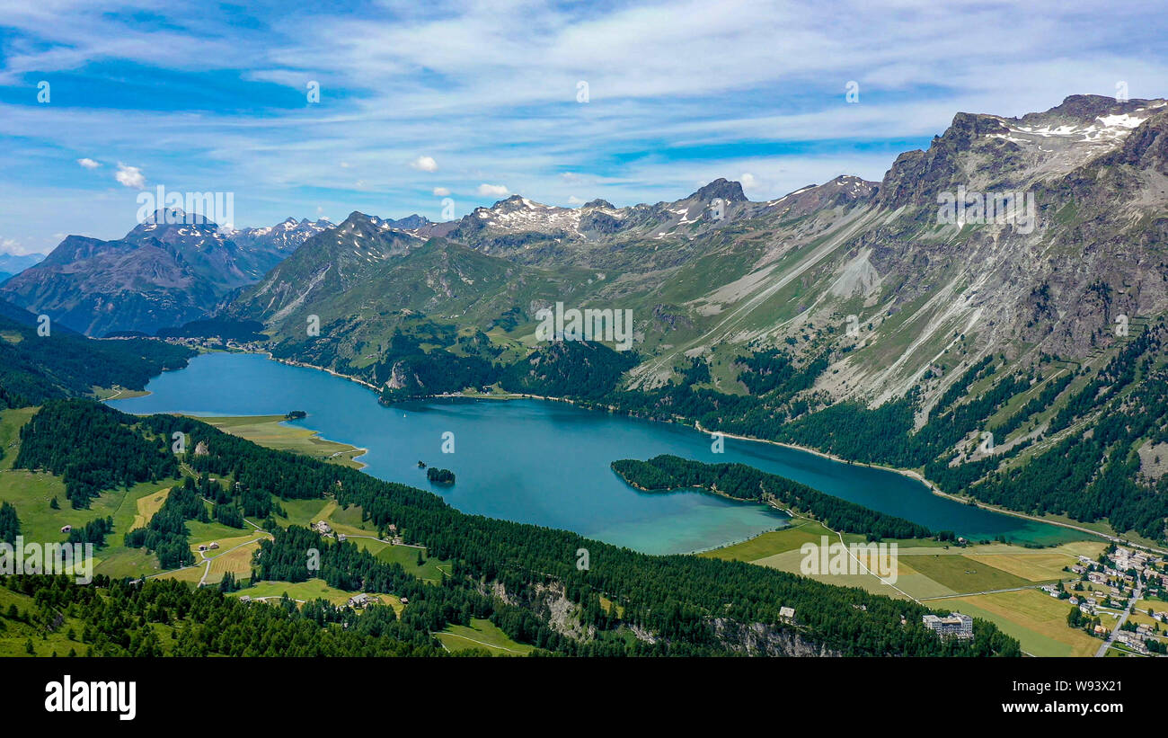 Fantastica vista sul lago di Sils e Engadina in Svizzera - Fotografia aerea Foto Stock