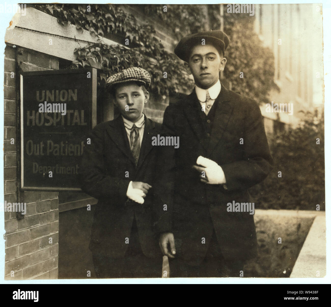 Casi di incidenti a livello di Unione europea ospedale - Oscar Matoon - 14 anni - 72 Oman San mano catturati in twister. John Healy - 14 anni - 967 Centro San, tagliare il dito. Abstract: Fotografie dal record della Nazionale di Lavoro Minorile Comitato (USA) Foto Stock