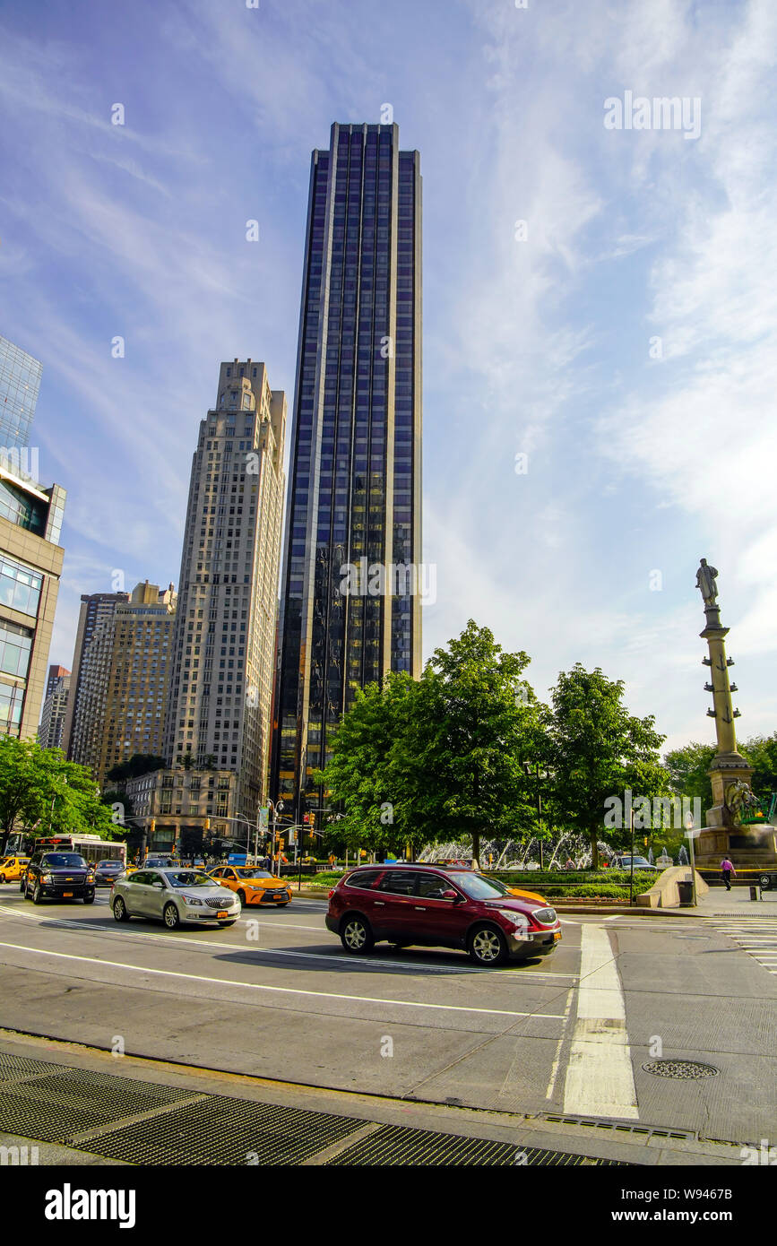 Vista del Columbus Circle e Trump International Hotel and Tower, Manhattan, New York City, Stati Uniti d'America. Foto Stock