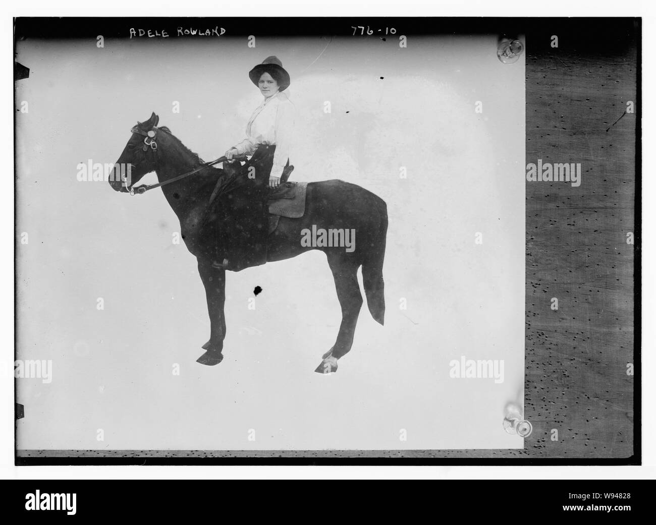 Adele Rowland, montato a cavallo Foto Stock