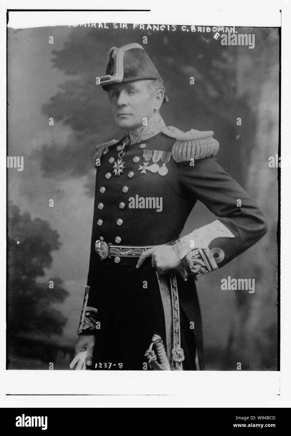 Adm. Sir Francis C. Bridgeman, 3/4 vestito in uniforme Foto Stock