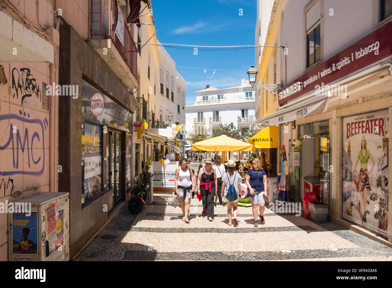 Strada pedonale in Algarve città di Lagos in Portogallo Foto Stock