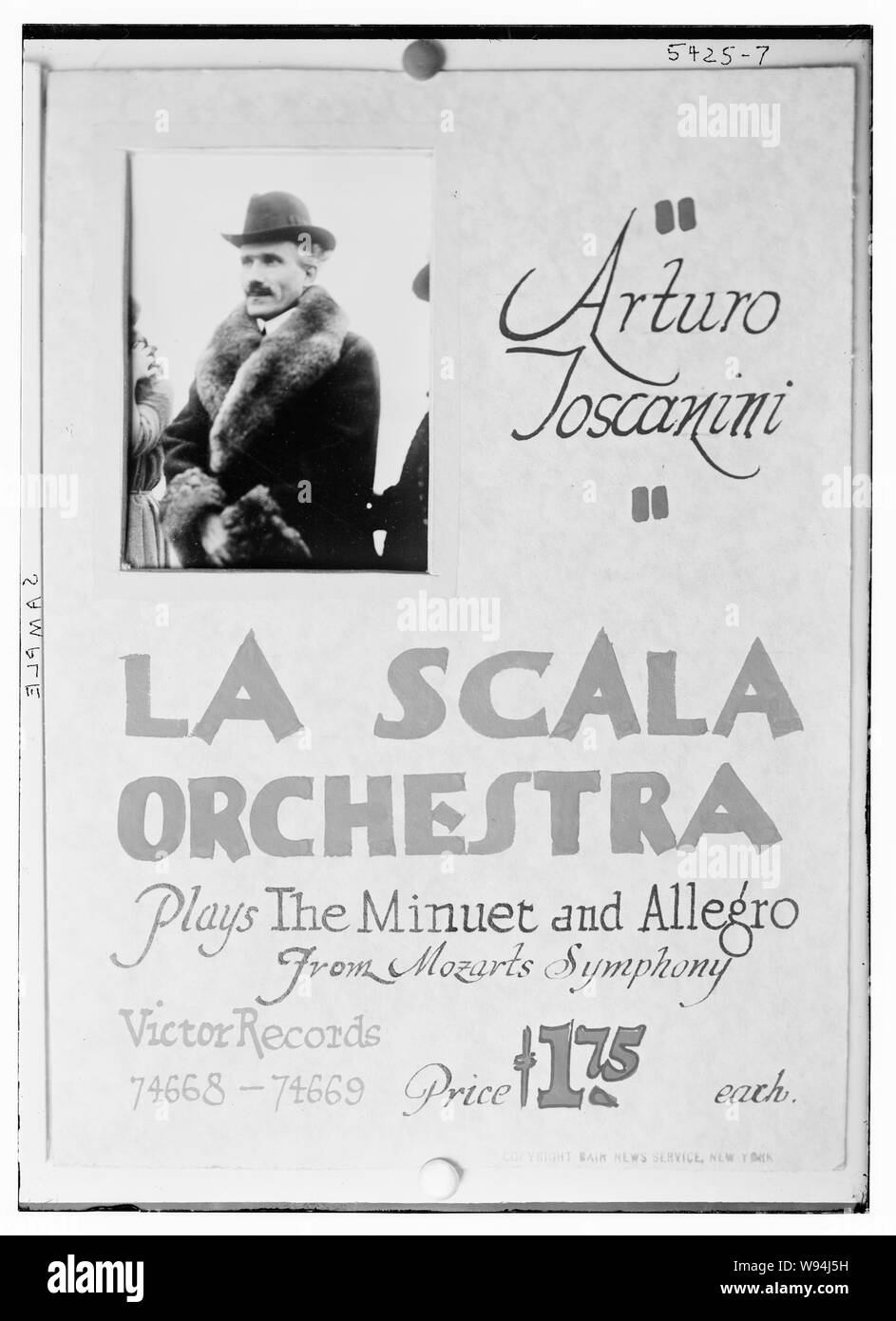 Annuncio Victor Record Arturo Toscanini La Scala Orchestra suona il Minuetto e Allegro per Mozart's symphony Foto Stock Annuncio Victor Record Arturo Toscanini La Scala Orchestra suona il Minuetto e Allegro per Mozart's symphony Foto Stock