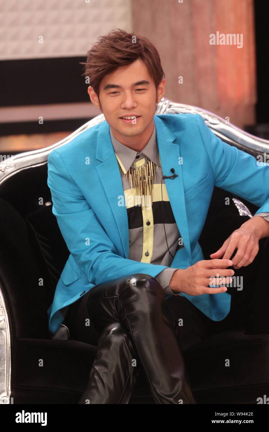 Taiwanese cantante e attore Jay Chou Sorrisi durante una registrazione del programma TV in Taipei, Taiwan, 8 gennaio 2013. Foto Stock