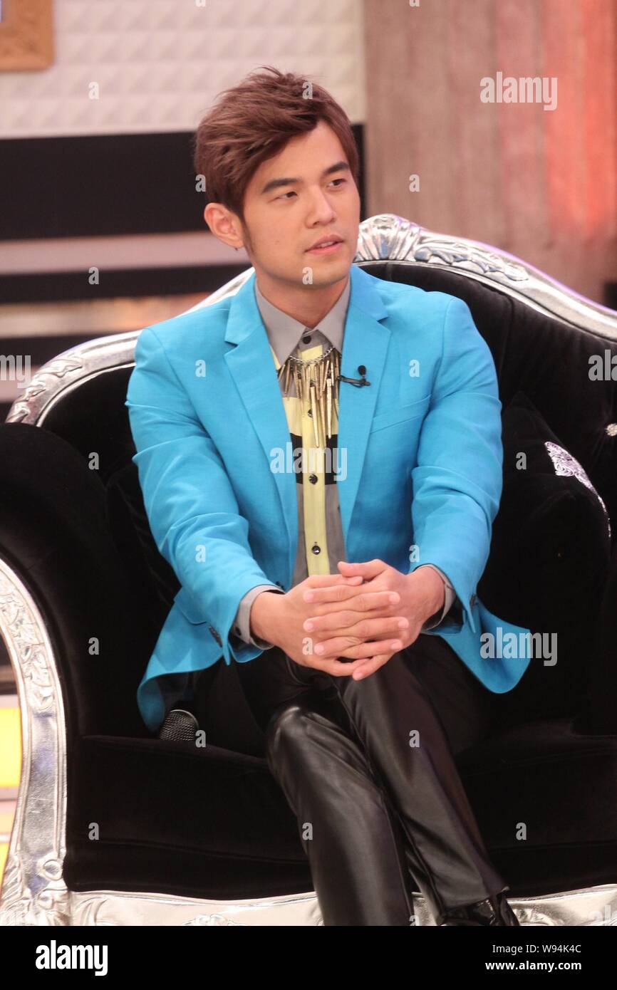 Taiwanese cantante e attore Jay Chou Sorrisi durante una registrazione del programma TV in Taipei, Taiwan, 8 gennaio 2013. Foto Stock