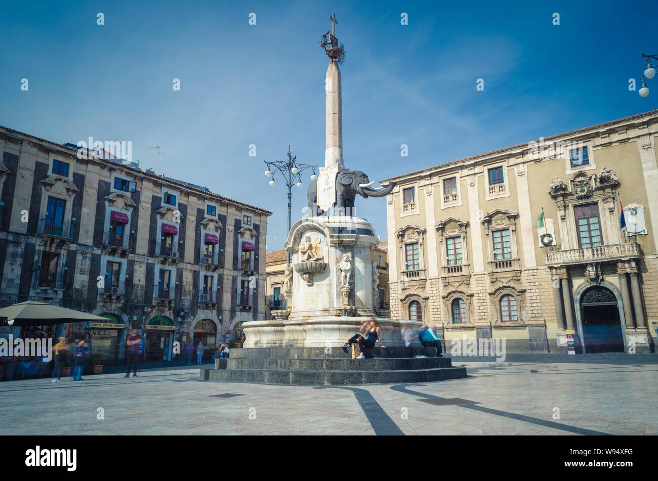 Piazza del Duomo di Catania con la Statua dell'Elefante a Catania in Sicilia Foto Stock