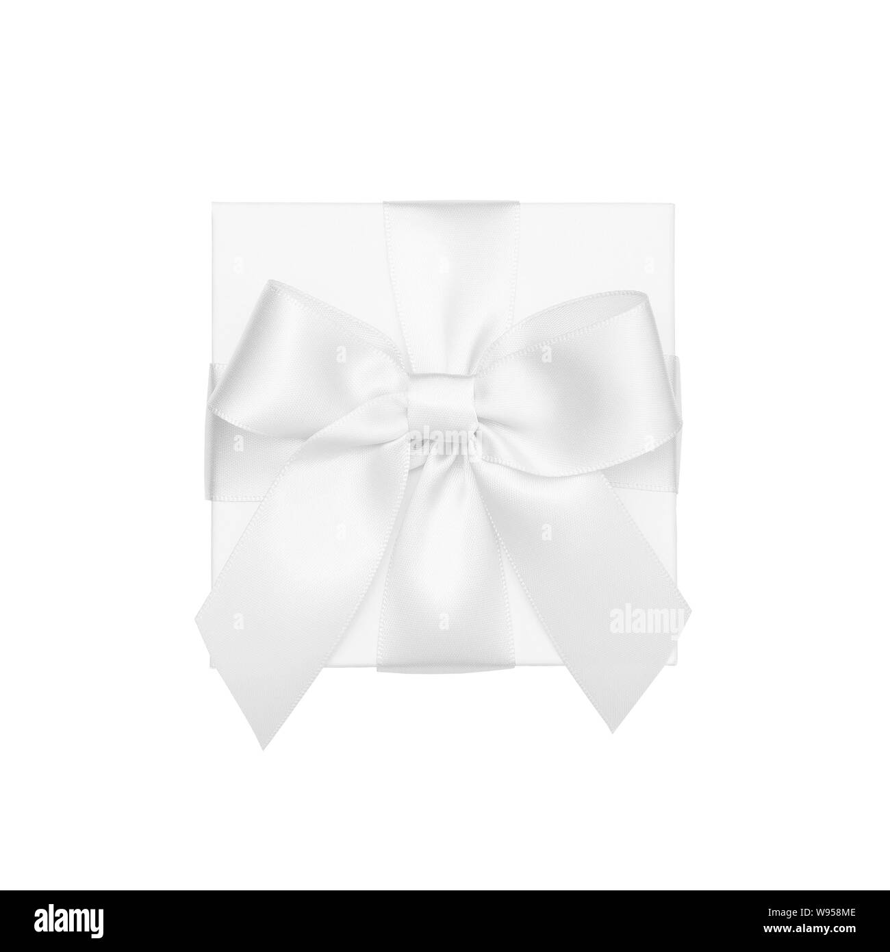 Scatola regalo bianca isolata su sfondo bianco, presente avvolto con il bianco di raso Foto Stock