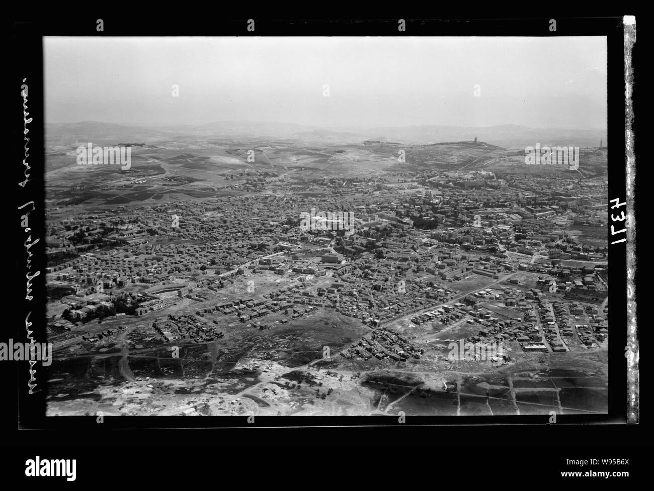 Viste di aria della Palestina. Gerusalemme dall'aria. Nuova Gerusalemme. Colonie ebraiche N.W. della Città Vecchia. Bukhariya trimestre, Mea Shearim, Zikron Moshe, ecc. Foto Stock