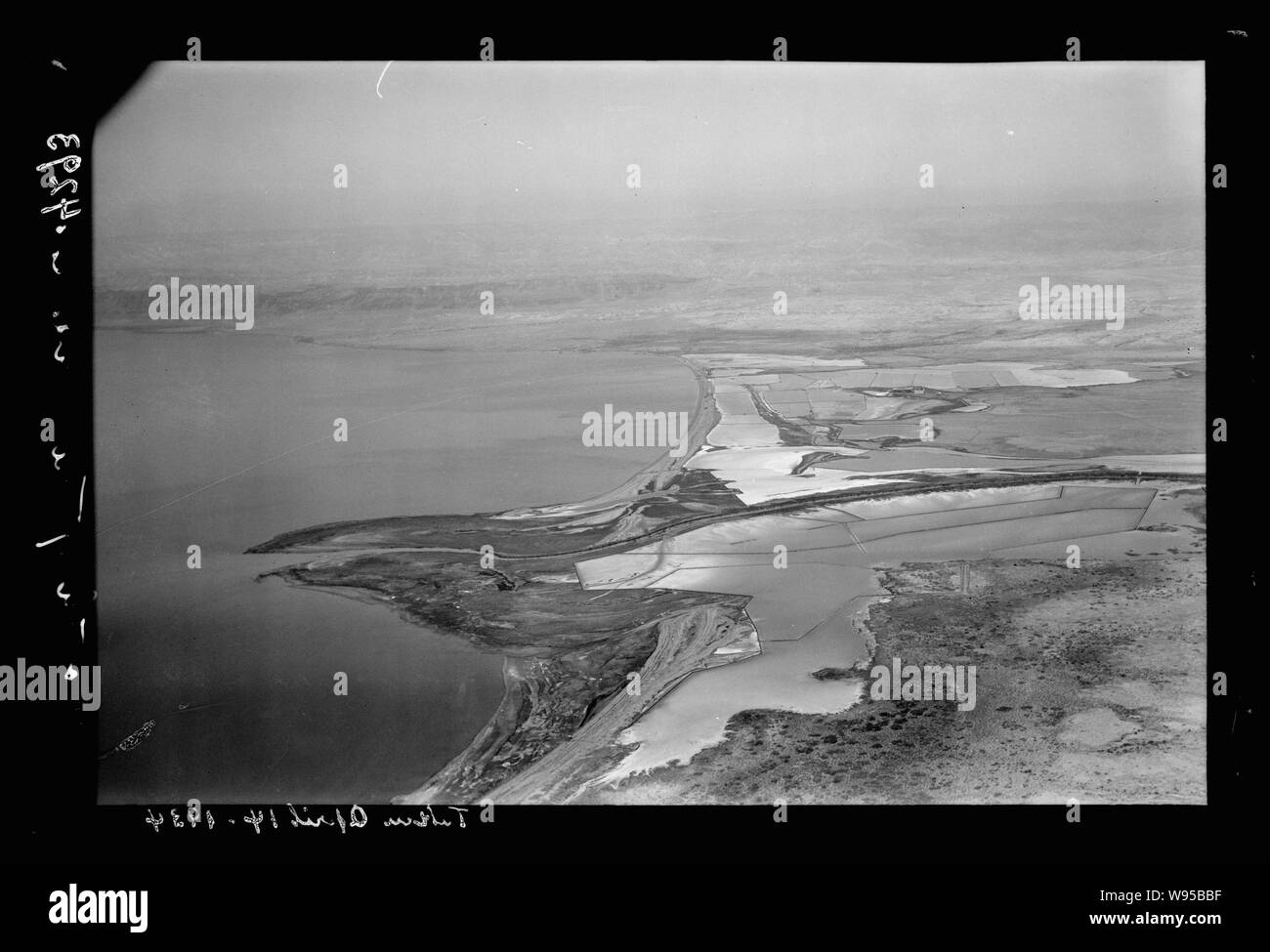 Viste di aria della Palestina. Estremità nord del Mar Morto. Foce del Giordano. Cerca W. lungo la North Shore Foto Stock
