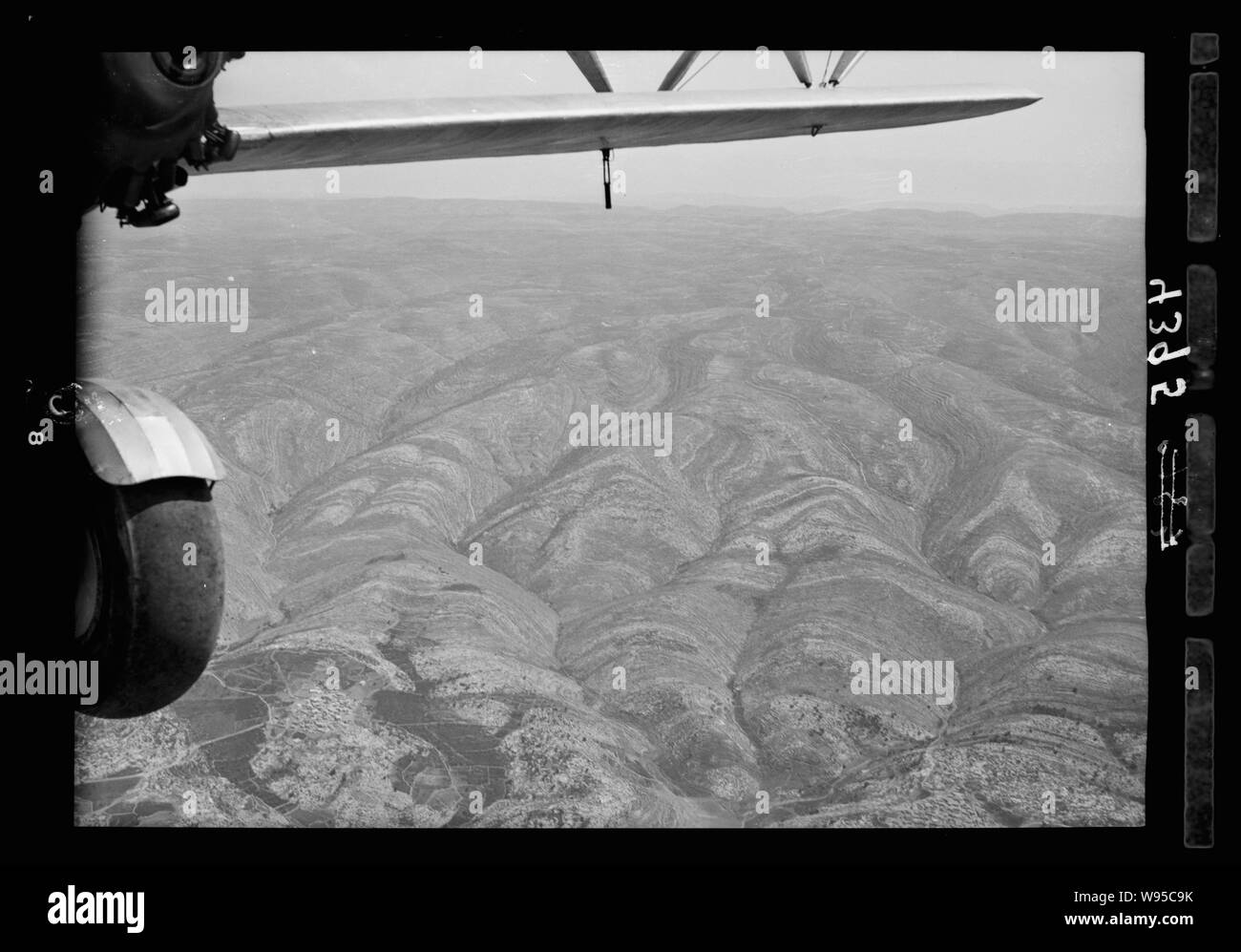 Viste di aria della Palestina. Ad ovest di Gerusalemme. Judean mountain range cercando W. verso Gerusalemme. Lungo il percorso dell'aria Foto Stock