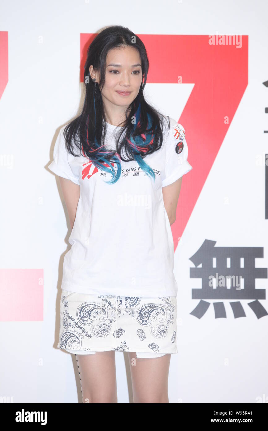 Attrice Taiwanese Shu Qi pone durante il MSF (Medecins sans Frontieres) Giorno evento di beneficenza a Hong Kong, Cina, 7 luglio 2012. Foto Stock