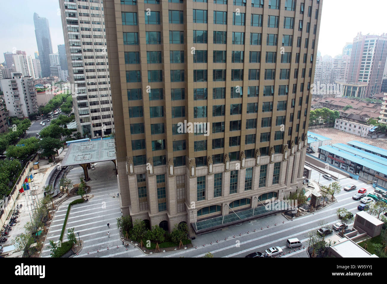 Vista del Huamin Torre imperiale in Cina a Shanghai, 25 maggio 2012. Blackstone Group, un US-basata di asset management e di società di servizi finanziari, è Foto Stock