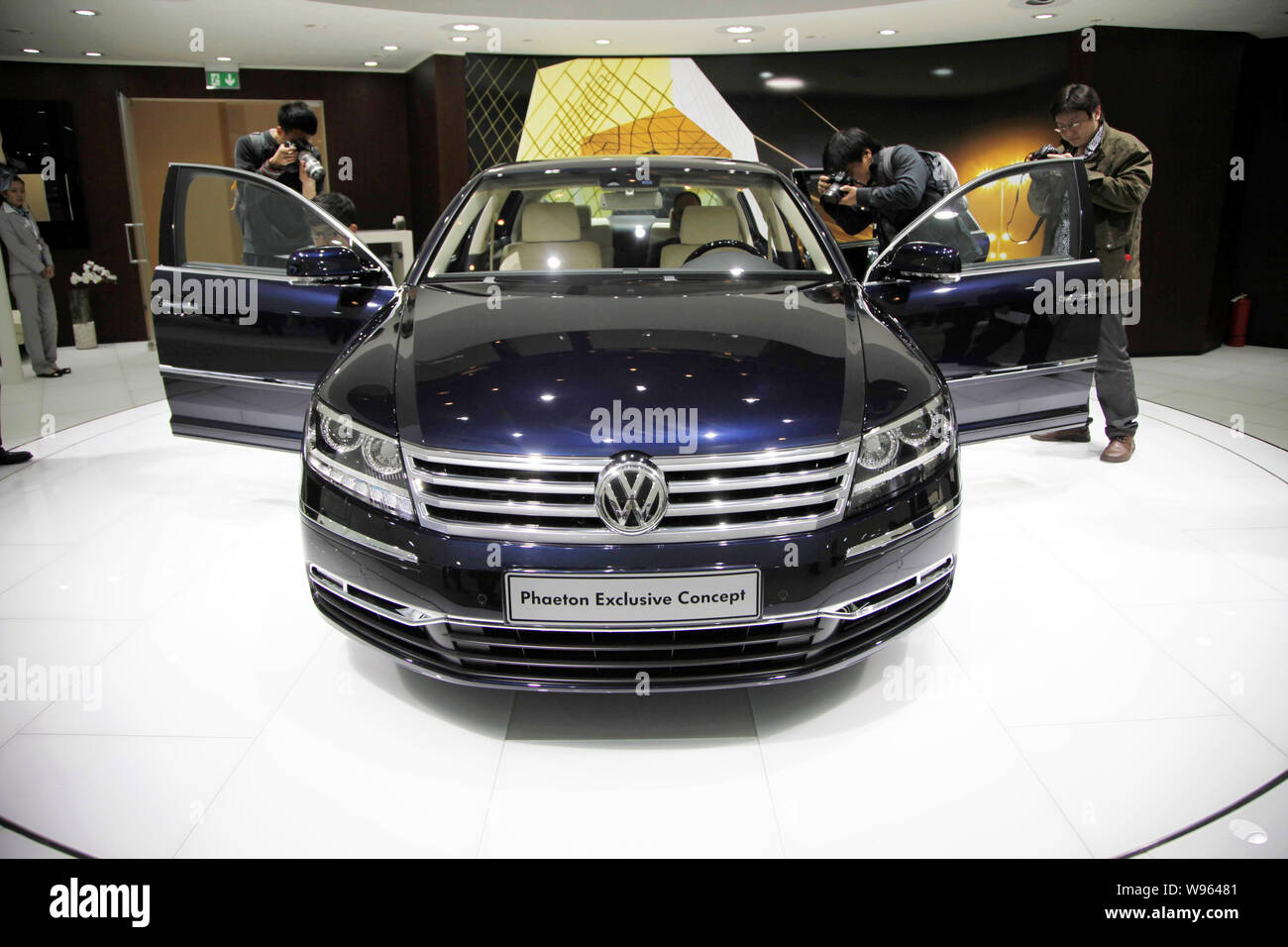 Una Volkswagen Phaeton concetto esclusivo è visibile sul display durante il XII Beijing International Automotive Exhibition, noto come Auto China 2012, in essere Foto Stock