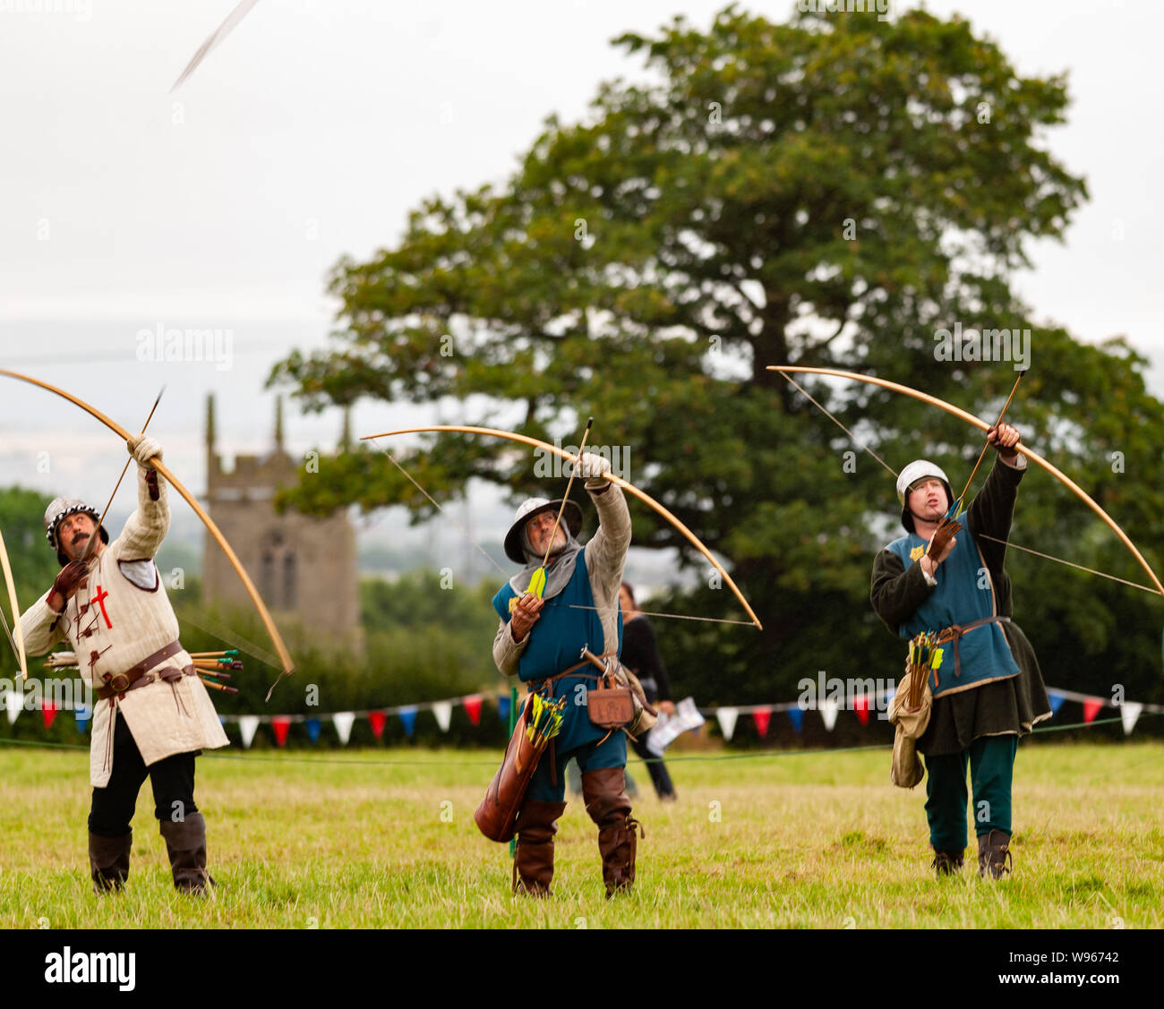Re-enactors stadio la battaglia di Shrewsbury 1403 sul campo di battaglia di originale nel luglio 2019 Foto Stock