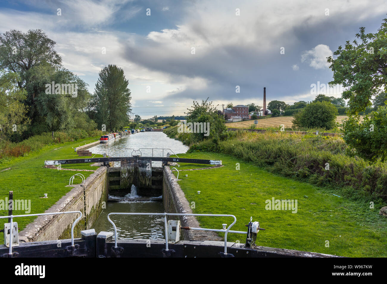 K & un blocco del canale 60 in prossimità del Crofton Beam Engines lungo il Kennet and Avon Canal nel Wiltshire, Inghilterra, Regno Unito Foto Stock