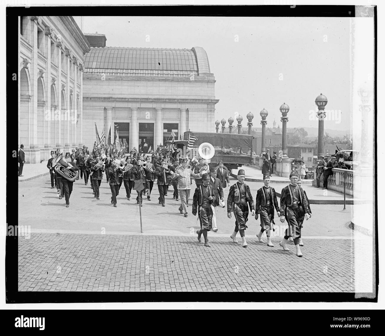 Almas uscenti dalla stazione Foto Stock