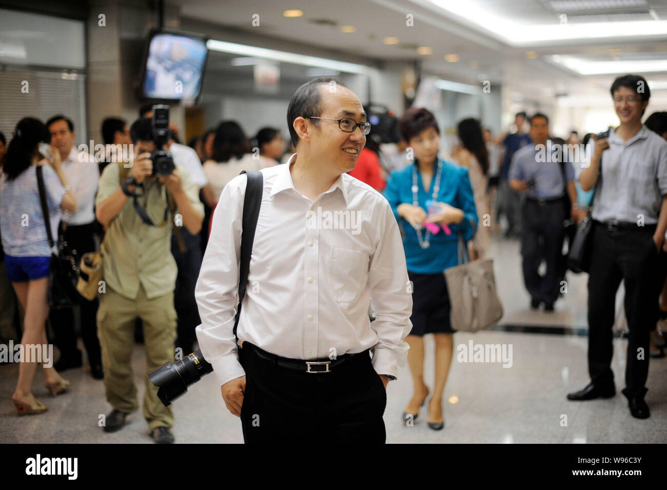 --File--Pan Shiyi, co-fondatore, Presidente e co-CEO di SOHO Cina, arriva per un' asta a Pechino, in Cina, il 6 luglio 2011. Nonostante le polemiche s Foto Stock