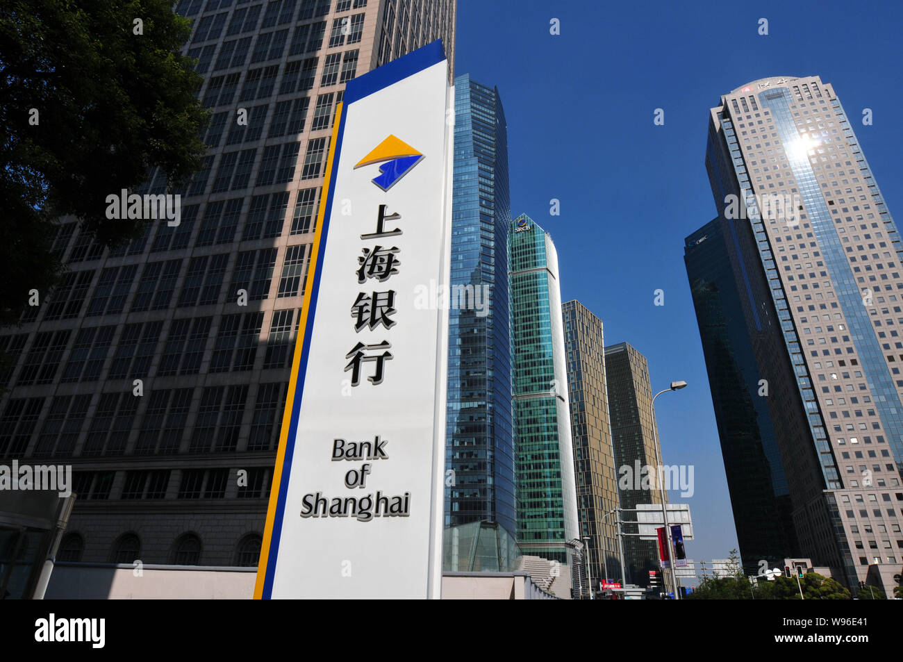 Vista di una filiale della banca di Shanghai in Cina a Shanghai, 30 ottobre 2011. Prima banca di Shanghai ha iniziato il suo underwriter il processo di selezione in precedenza th Foto Stock