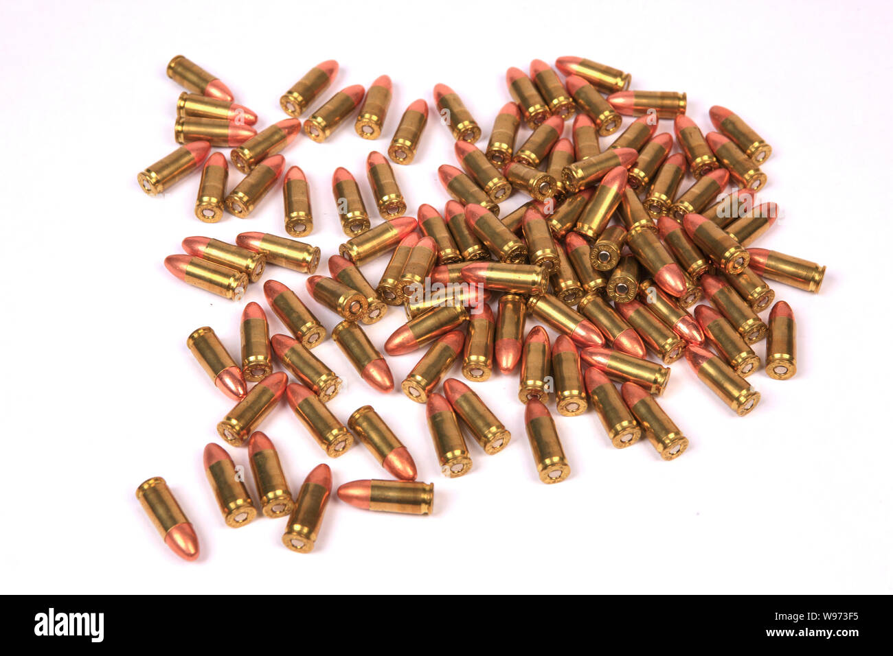 Cento giri di 9mm Luger ottone con punte di rame ammuntion Foto Stock