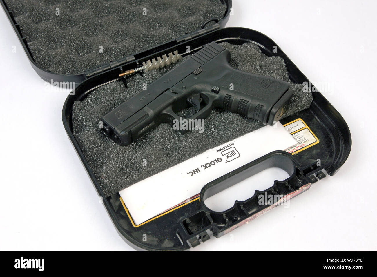 Glock 19 9mm semi-automatico pistola a mano nella sua custodia per trasporto Foto Stock