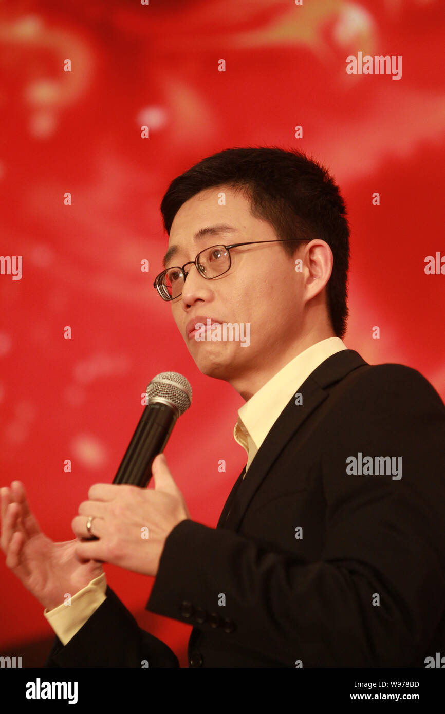 Joe Wong, Cinese comico americano e chimica ingegnere, esegue durante una conferenza stampa per il finale della terza stagione di porcellane Got Talent Foto Stock