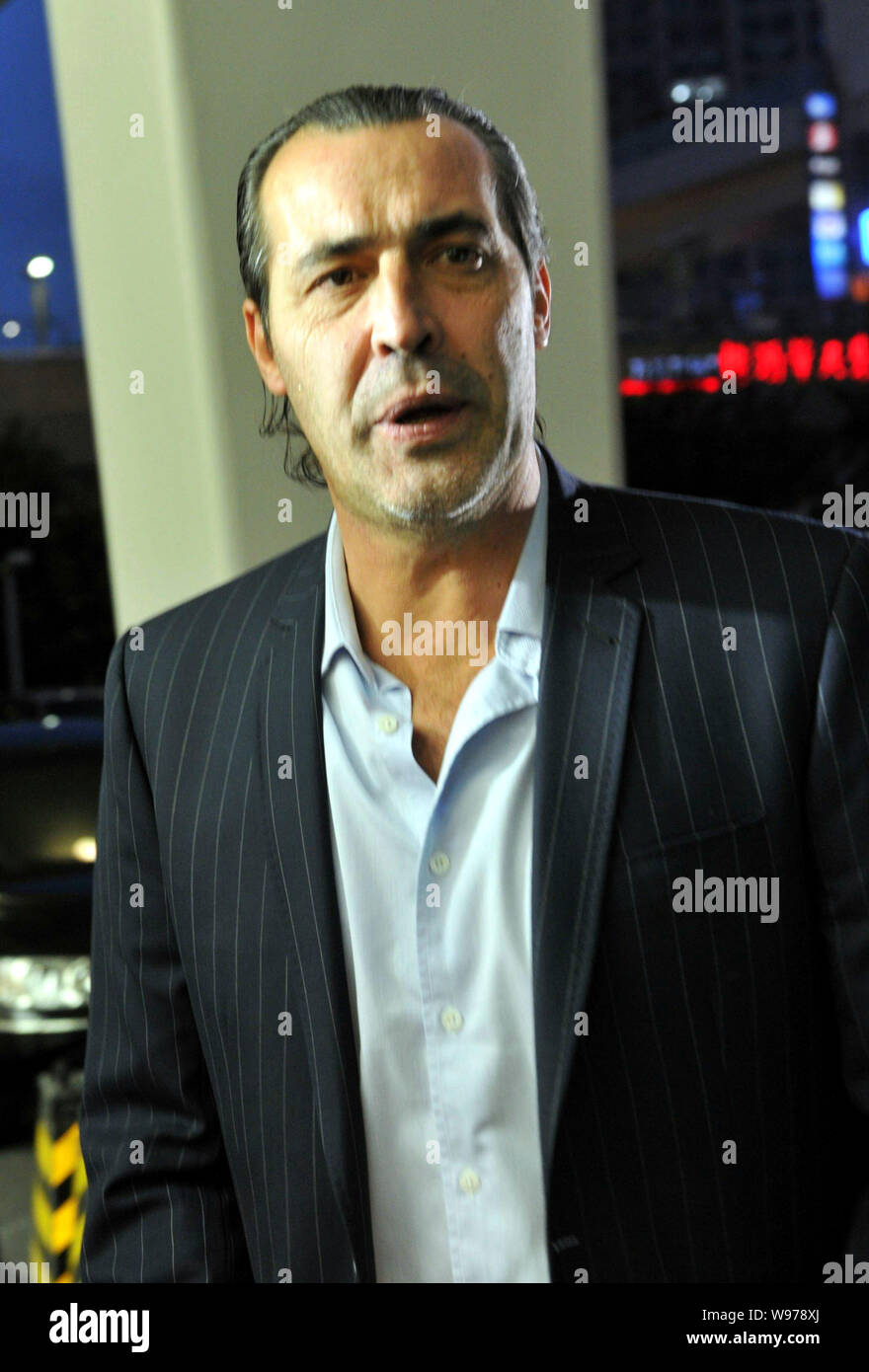 Calcio argentino coach Sergio Batista è intervistato dopo un dodicesimo round match tra Shanghai Shenhua e Guizhou Renhe durante il 2012 Footb cinese Foto Stock