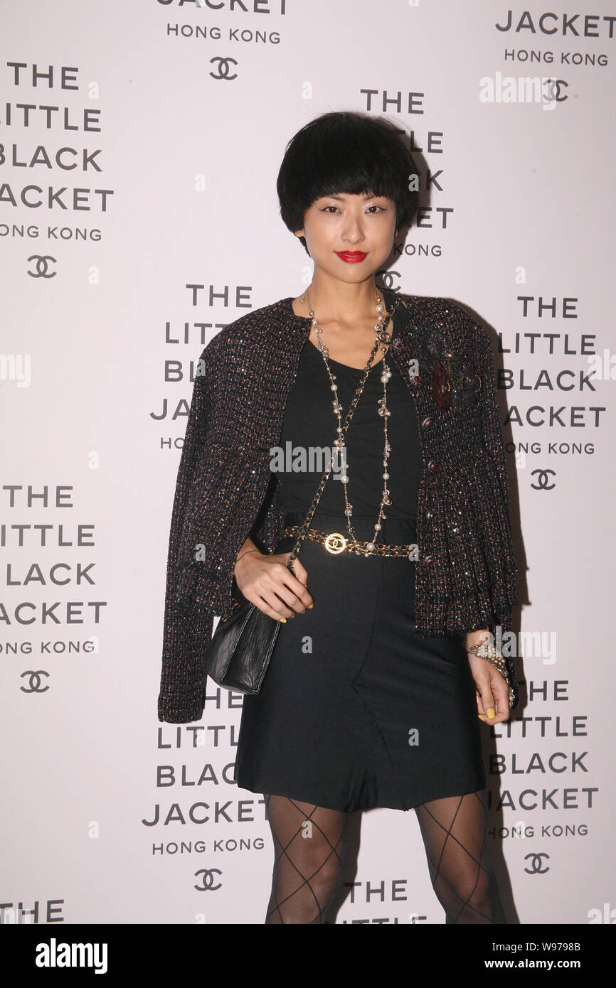 Hong Kong attrice e icona della moda Hilary Tsui pone durante la cerimonia  di apertura dei canali del piccolo giacca nera mostra fotografica di Hong  Kong, Chi Foto stock - Alamy