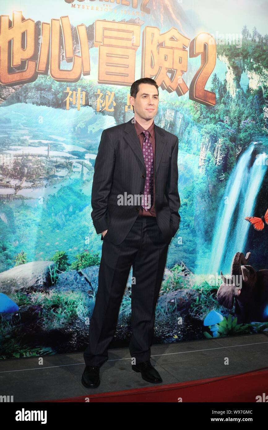 Canadian-nato un film del regista Brad Peyton pone durante una cerimonia di Premiere per il nuovo film, viaggio di 2: l'isola misteriosa, in Taipei, Taiwan, 18 Ja Foto Stock