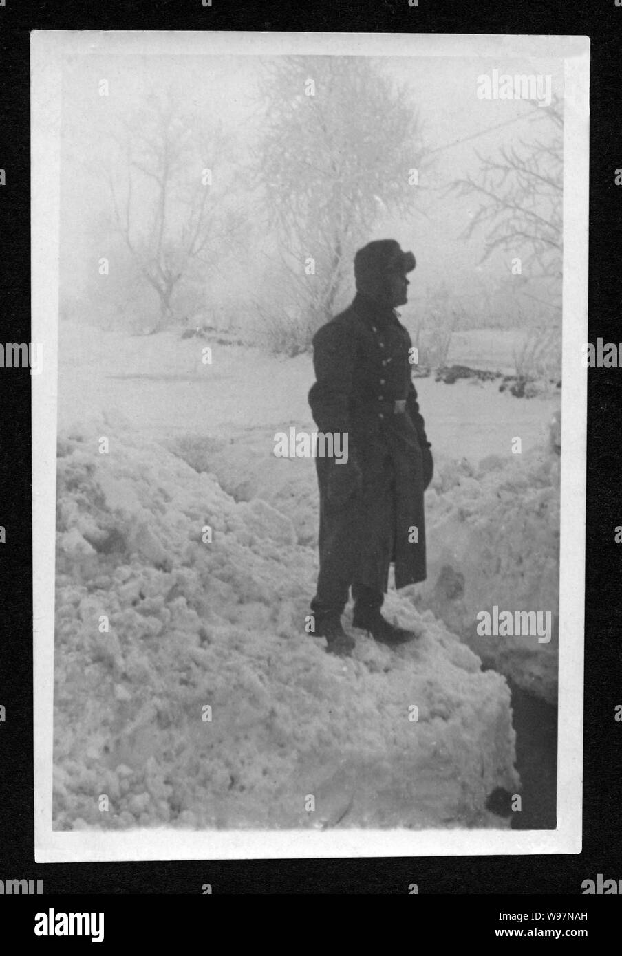 Europa, Deutschland, Sowjetunion, 2. Weltkrieg, deutscher Soldat auf Wachposten, wahrscheinlich in Russland , 1940er Jahre / Europa, Germania, Unione Sovietica, WW II , guardia tedesco, probabilmente in Russia, 1940th . Foto Stock