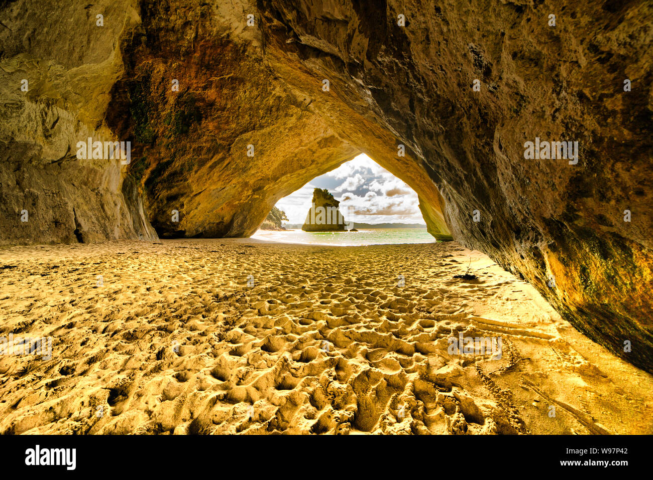 Il Golden sands all'interno dell'Arcata nella baia di Coromandel in Coromandel Foto Stock