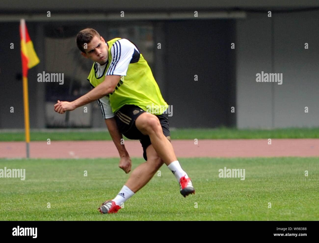 Un giocatore del Real Madrid esercizi durante una sessione di formazione a Tianjin Olympic Sports Center, Tianjin, una metropoli in Cina del Nord, Cina, 4 agosto Foto Stock