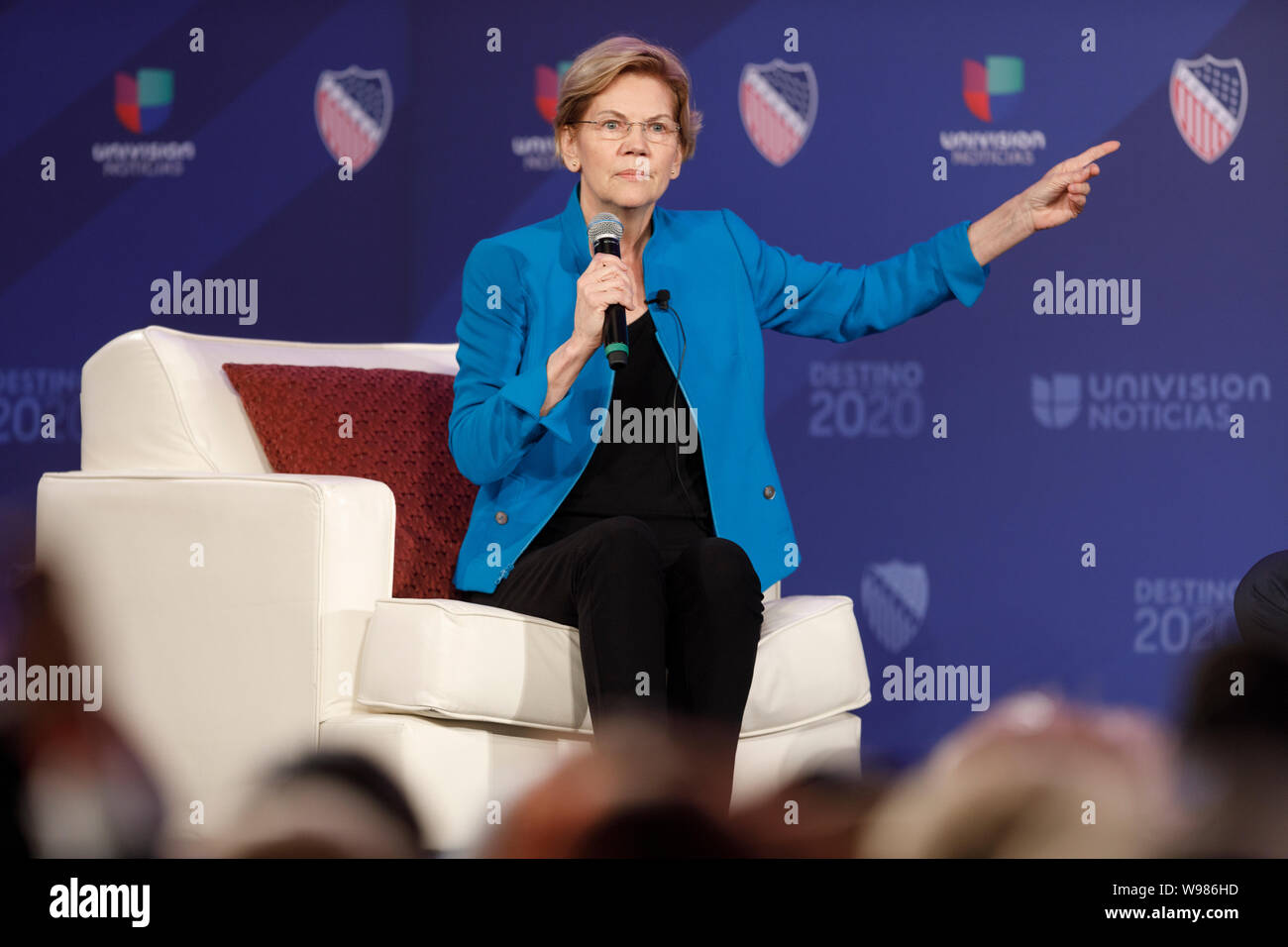 Il senatore Elizabeth Warren, un democratico dal Massachusetts e 2020 candidato presidenziale, parla alla folla durante un evento Foto Stock