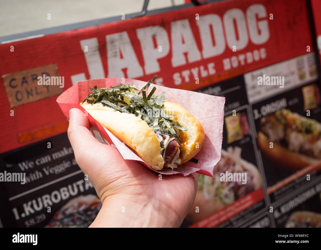 Un terimayo JAPADOG, la firma di hot dog di JAPADOG, un popolare piccola catena di hot dog stand di Vancouver, British Columbia, Canada. Foto Stock