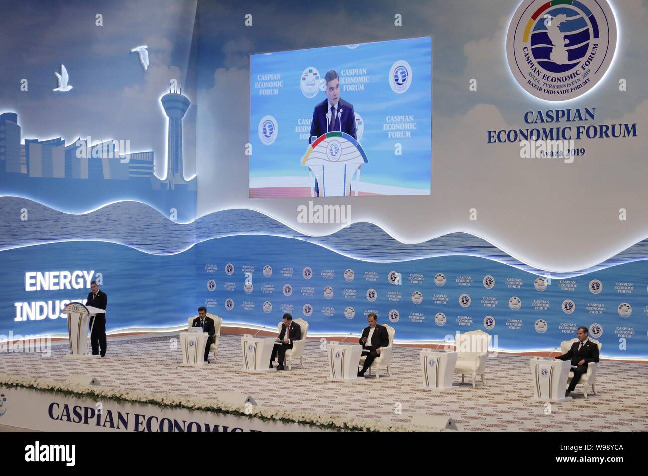 Pechino, Cina. 13 Ago, 2019. Il Presidente turkmeno Kurbanguly Berdymukhamedov offre un intervento durante il primo Caspian Forum economico a türkmenbaşy turkmenistan, Agosto 12, 2019. Credito: Xinhua/Alamy Live News Foto Stock
