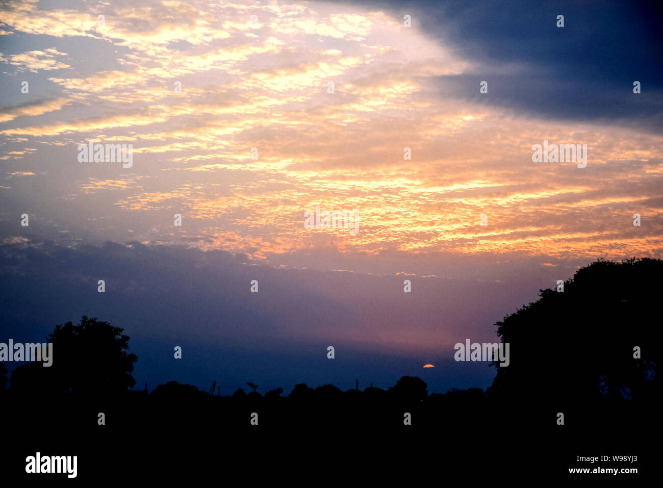 Sun rise e sun impostare lo sfondo. Foto Stock