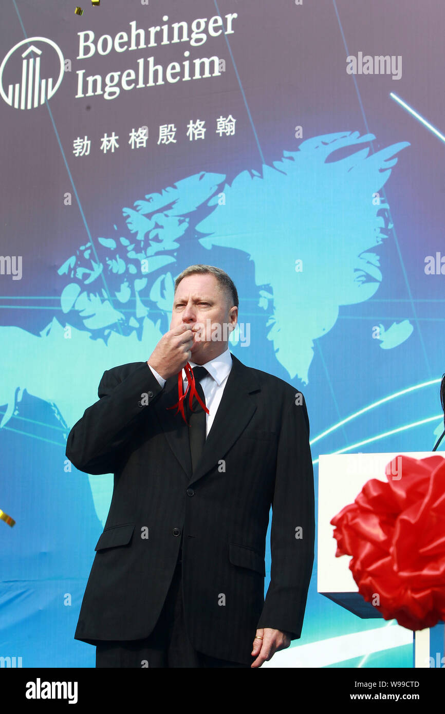 David Preston, presidente della Boehringer Ingelheim Cina, è raffigurato durante il terreno rompendo la cerimonia della Boehringer Ingelheim Impianto di Zhangjiang Expan Foto Stock