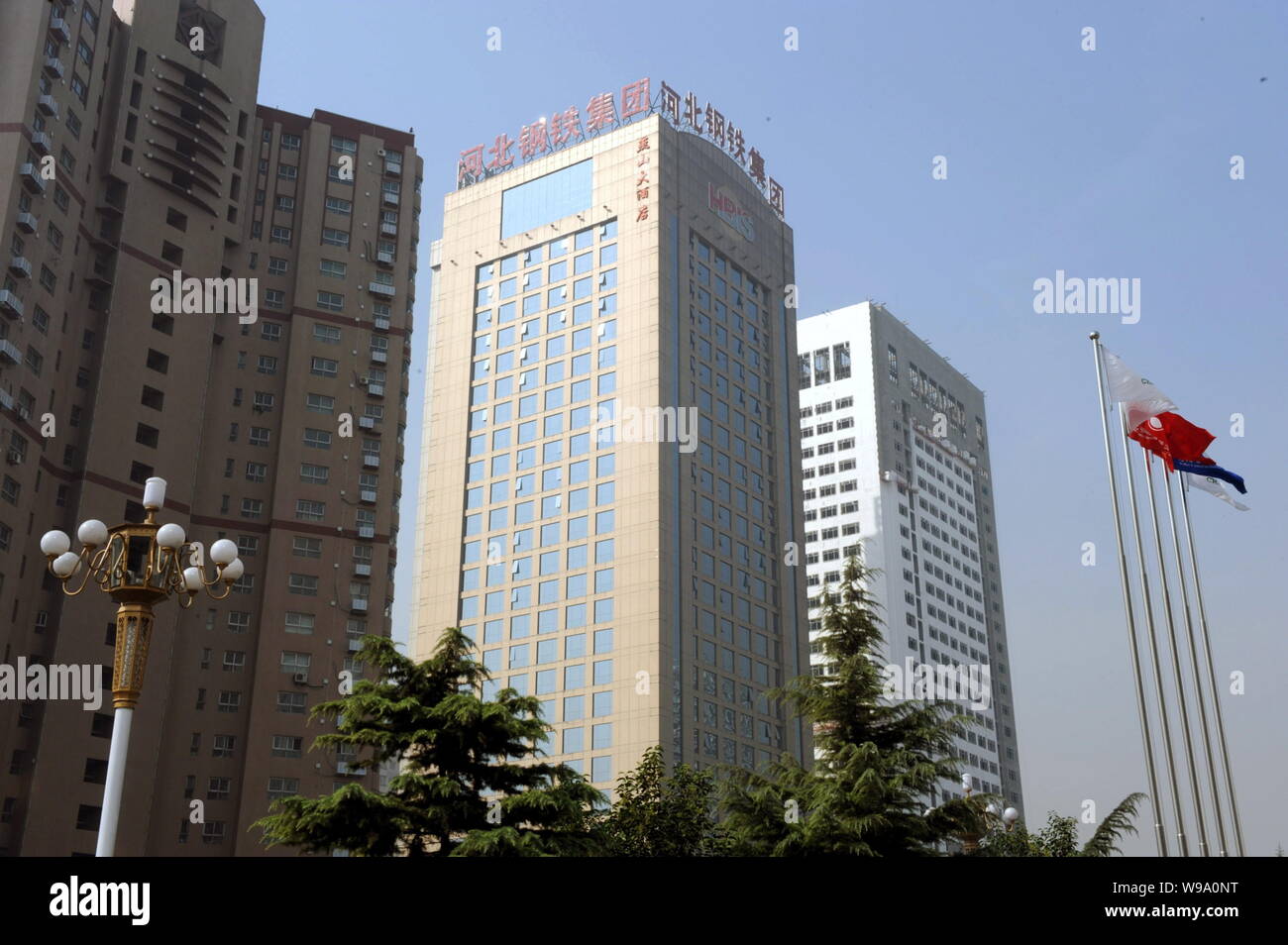 --File-- Vista della sede dell Hebei Ferro e acciaio Group Co. Ltd. nella città di Shijiazhuang, porcellane del nord nella provincia di Hebei, Settembre 23, 2009. Con Foto Stock