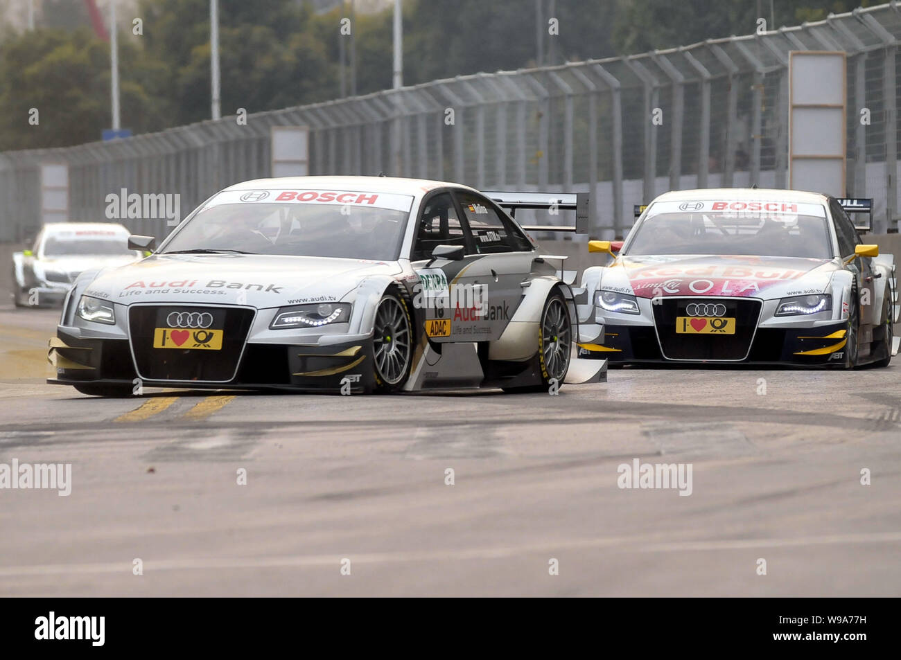 Il corridore spagnolo Miguel Molina, a sinistra della Audi Sport Rookie Team Abt e gli altri piloti competere durante il DTM (Deutsche Tourenwagen Masters) stagione fin Foto Stock
