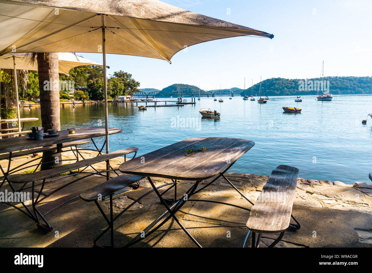 Il rilassato waterside cafe su Dangar Isola, NSW Central Coast Foto Stock