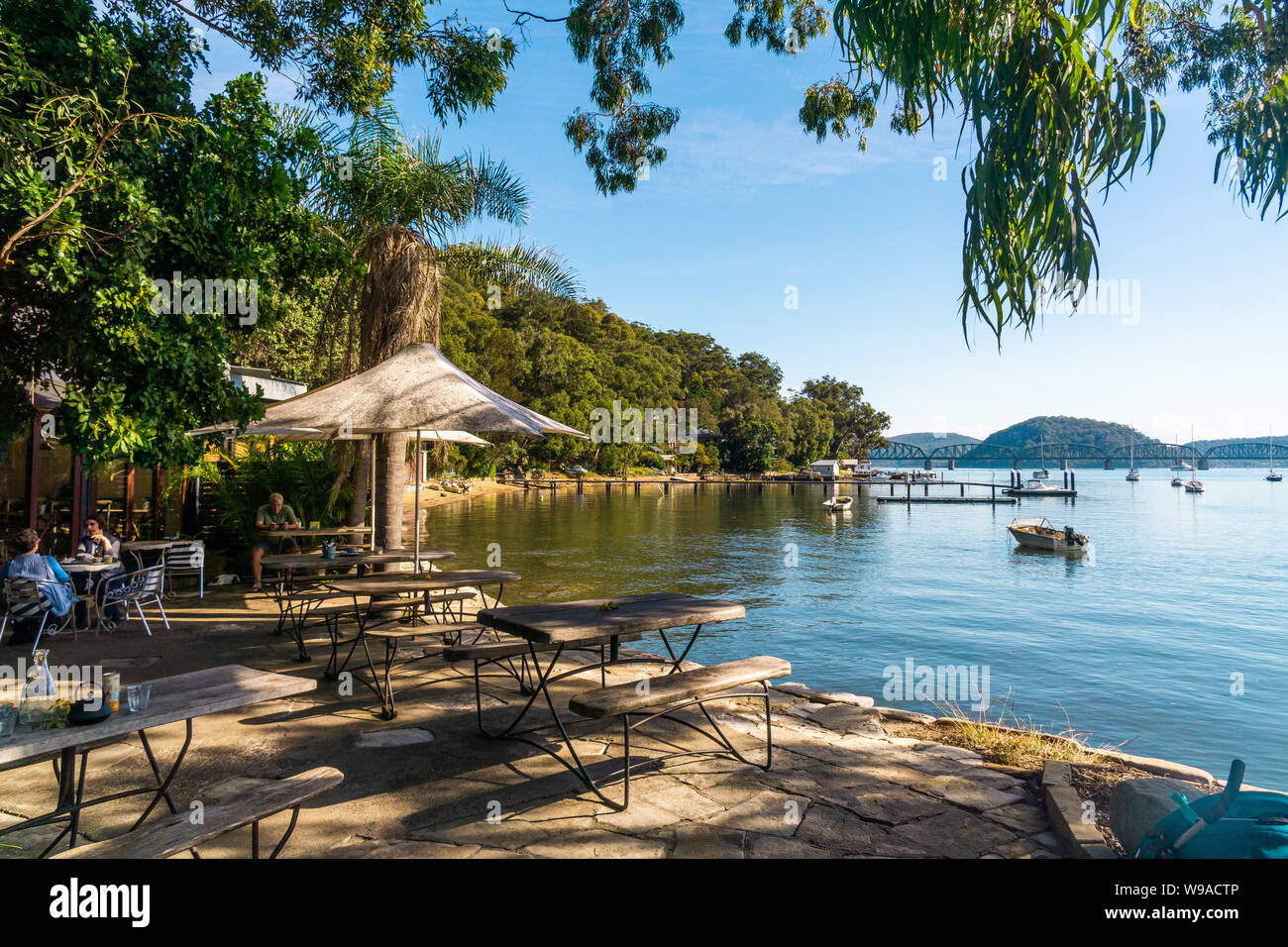 Il rilassato waterside cafe su Dangar Isola, NSW Central Coast Foto Stock