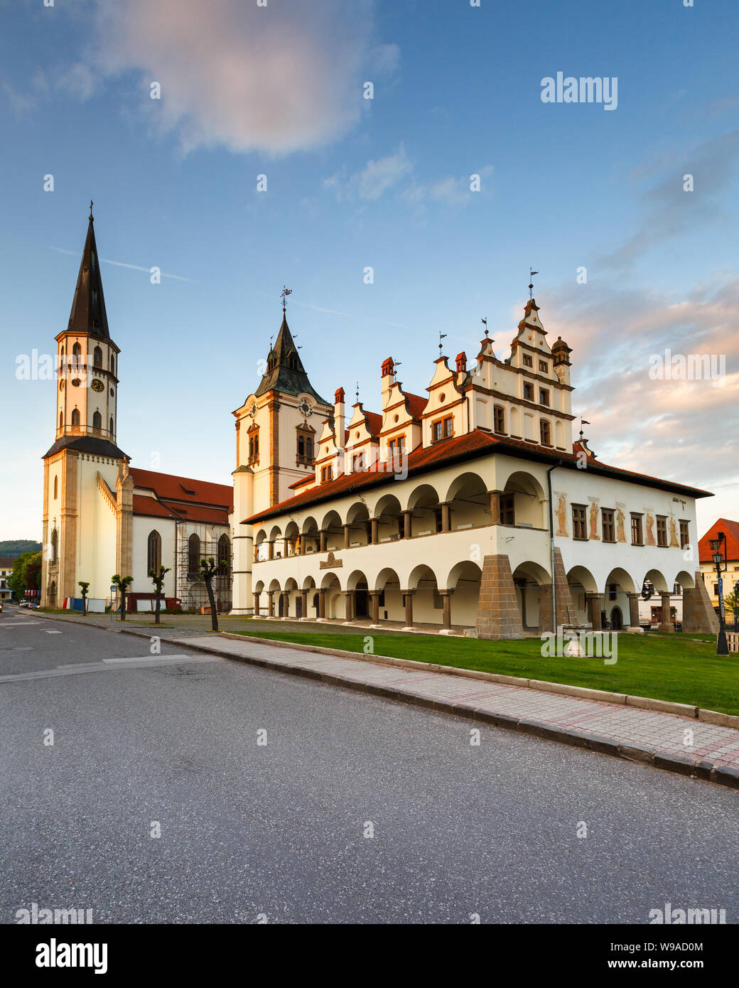 Città storica di hall e la basilica di San Giacomo a Levoca, Slovacchia. Foto Stock