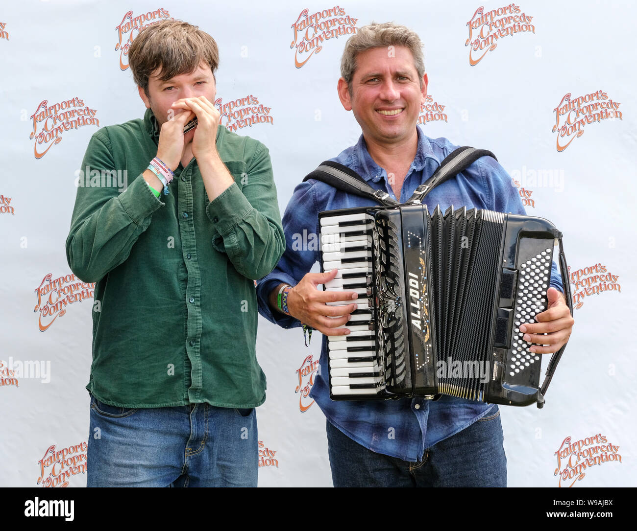 Eddy Jay e cancelletto dietro le quinte a Fairport Cropredy della convenzione, Banbury, Regno Unito. Agosto 9, 2019 Foto Stock